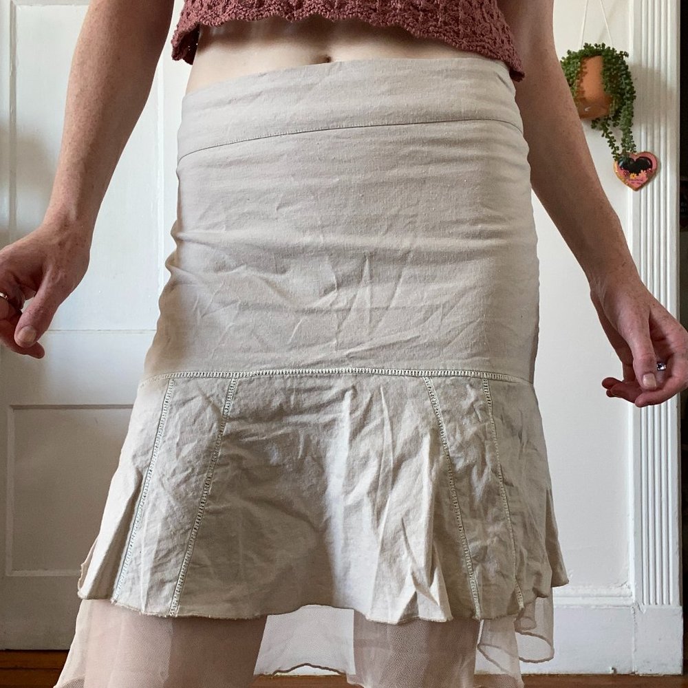 adorable ruffle cream mini-skirt with mesh underlay by san francisco